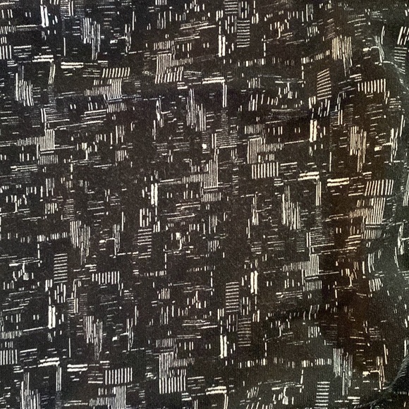 LuLaRoe woman’s Perfect T black with white and gray lines pattern size Xs - Picture 3 of 3